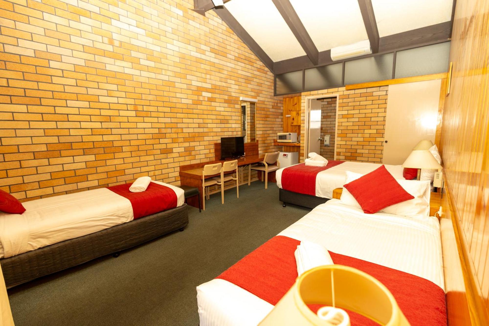 All Travellers Motor Inn Coonabarabran Exterior photo