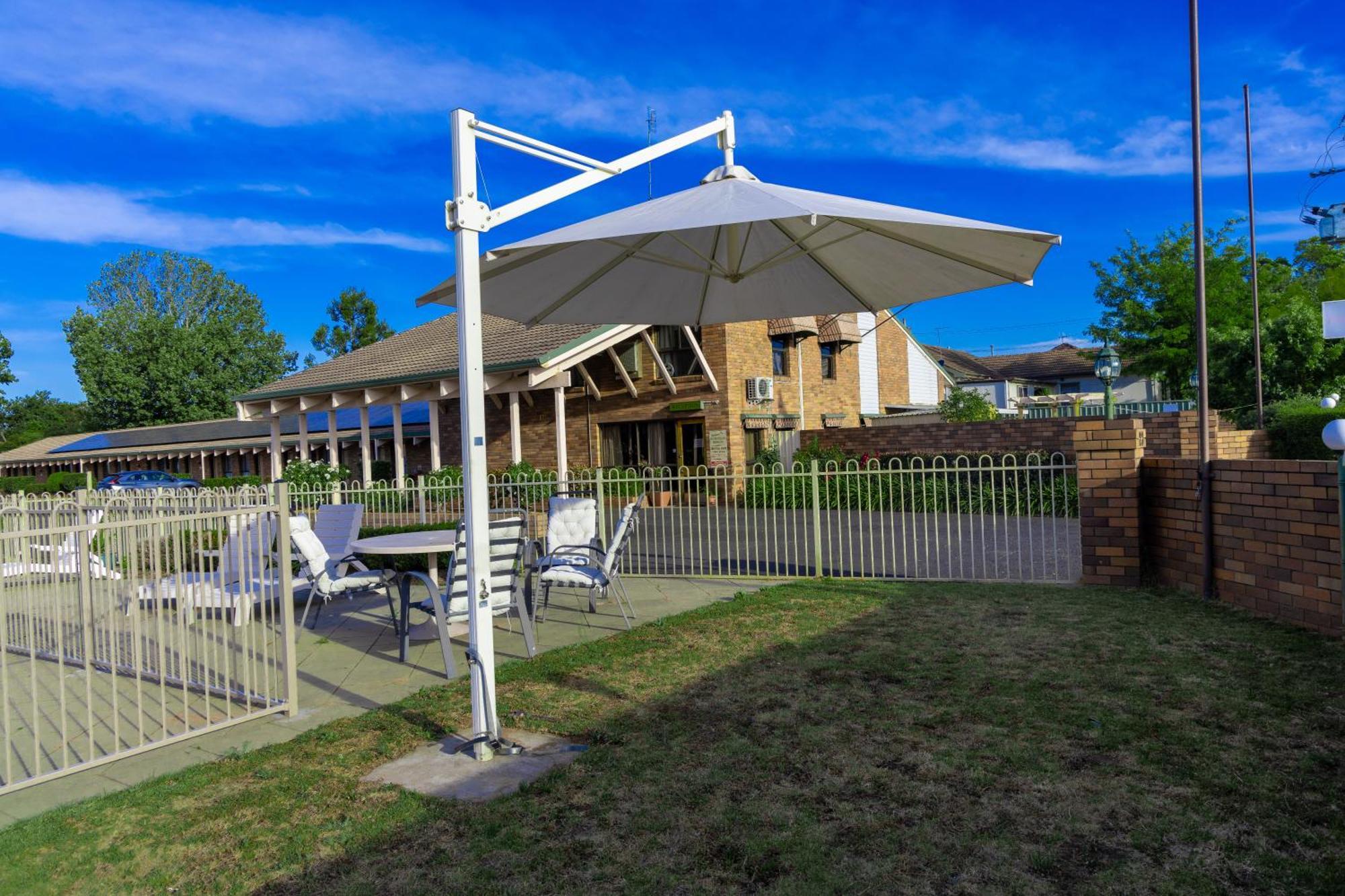 All Travellers Motor Inn Coonabarabran Exterior photo